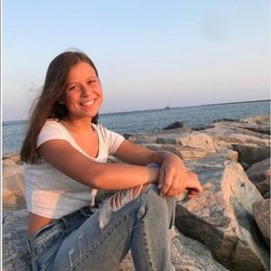 Meet your Posher, Julia!